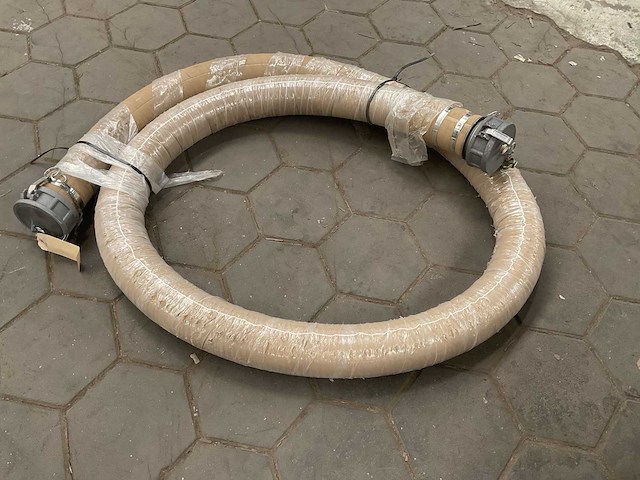 Highland enginering 4”x15 suction hose assembly (7x) - afbeelding 1 van  4