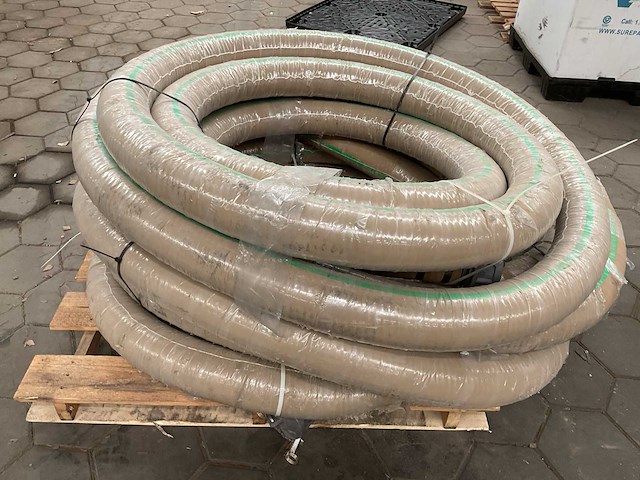 Highland enginering 4”x50 suction hose assembly (3x) - afbeelding 1 van  3