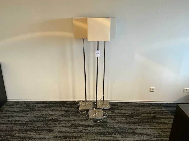 Highlight v4505.30 vloerlamp (3x) - afbeelding 1 van  5