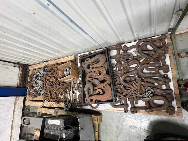Hijsbenodigdheden - various lifting and hoisting equipment - afbeelding 1 van  8