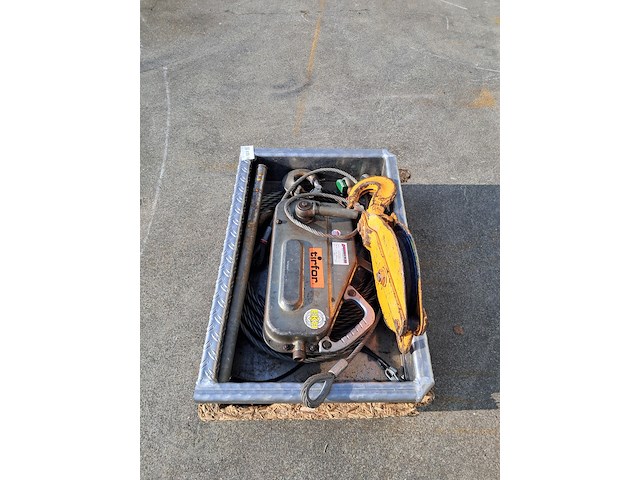 Hijsblok & staalkabeltakel, incl. toebehoren - afbeelding 1 van  7