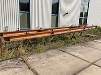 Hijsframe op platte kar