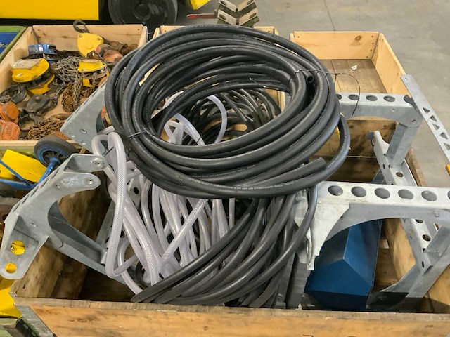 Hijsframes en divers - afbeelding 1 van  2