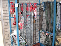 Hijskettingen, hijsogen, hijsklemmen, lieren en overige hijsaccessoires in opslag-unit. afmeting 114 x 86 x... - afbeelding 2 van  2