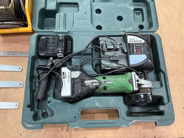 Hikoki haakse slijpmachine met slijpschijven - afbeelding 3 van  7