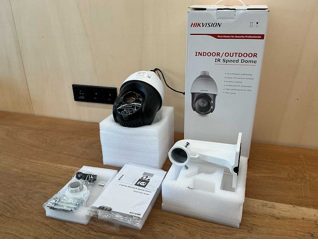 Hikvision ds-2de4225iw-de beveiligingscamera's (48x) - afbeelding 1 van  17