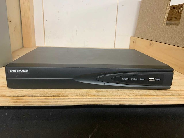 Hikvision / realink ds-7604ni-e1/4p/a 4-delige beveiligingscamera set met systeem recorder - afbeelding 2 van  6