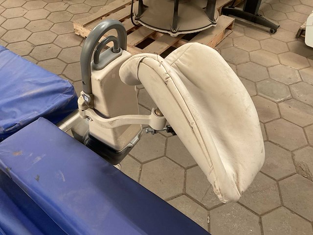 Hill-rom affinity p3700 ziekenhuisbed - afbeelding 8 van  10