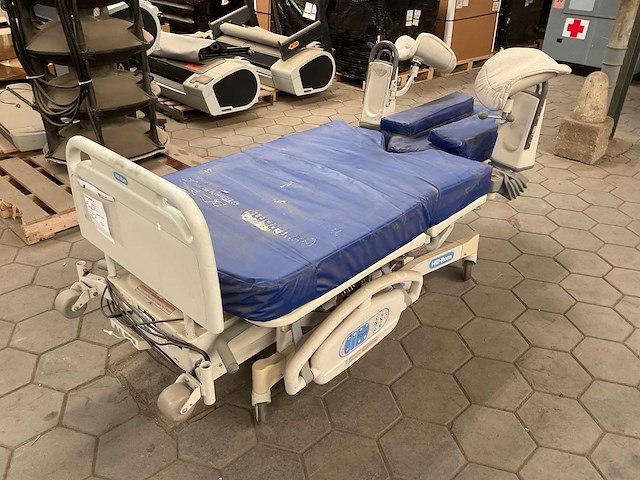 Hill-rom affinity p3700 ziekenhuisbed - afbeelding 1 van  7