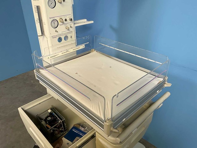 Hill-rom resuscitaire warmtetherapieplatform - afbeelding 4 van  12