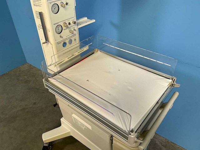 Hill-rom resuscitaire warmtetherapieplatform - afbeelding 9 van  12