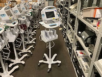 Hillrom vital signs 6000 series patiëntmonitor - afbeelding 1 van  4