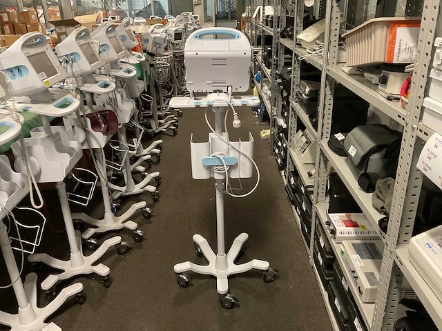 Hillrom vital signs 6000 series patiëntmonitor - afbeelding 3 van  4