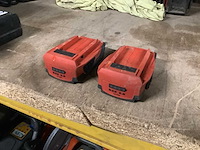 Hilt b22 accu's en laders (2x) - afbeelding 1 van  2