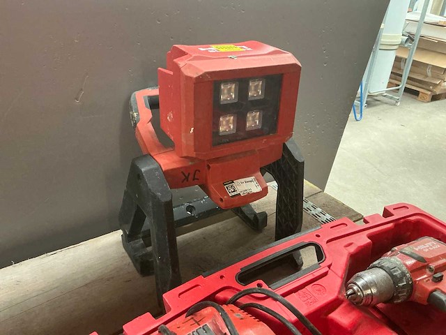 Hilti accu gereedschapset b.u.: haakse slijper, boormachine en bouwlamp in koffer - afbeelding 4 van  4