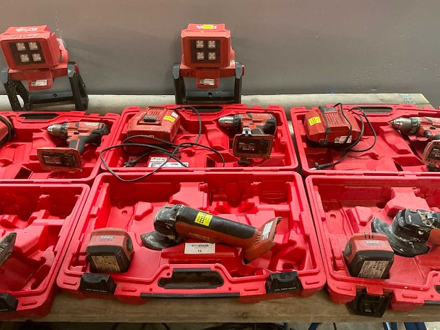 Hilti accu gereedschapset b.u.: haakse slijper, boormachine en bouwlamp in koffer - afbeelding 1 van  2