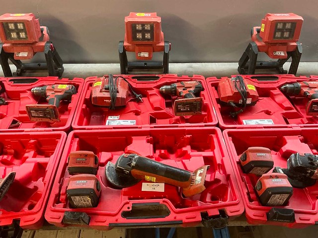 Hilti accu gereedschapset b.u.: haakse slijper, boormachine en bouwlamp in koffer - afbeelding 1 van  3