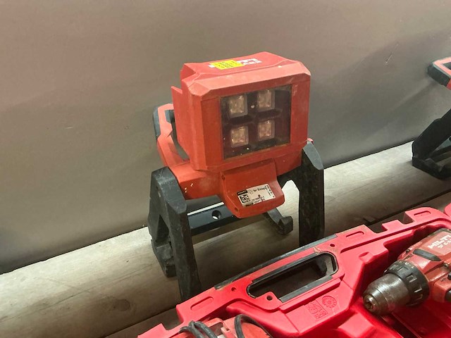 Hilti accu gereedschapset b.u.: haakse slijper, boormachine en bouwlamp in koffer - afbeelding 3 van  3