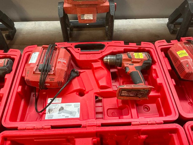 Hilti accu gereedschapset b.u.: haakse slijper, boormachine en bouwlamp in koffer - afbeelding 3 van  4
