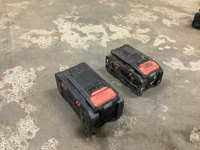 Hilti accu's en laders (2x) - afbeelding 2 van  2