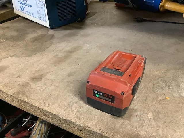 Hilti b22 accu's en laders - afbeelding 1 van  2