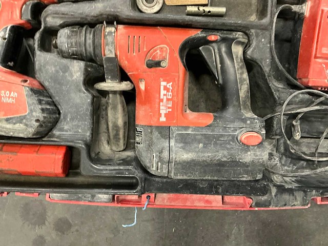 Hilti boorhamer & boormachine met koffer en acculader - afbeelding 3 van  5