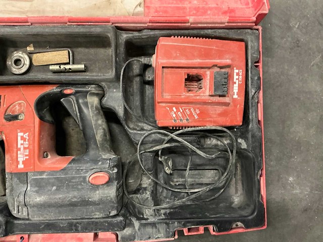 Hilti boorhamer & boormachine met koffer en acculader - afbeelding 4 van  5