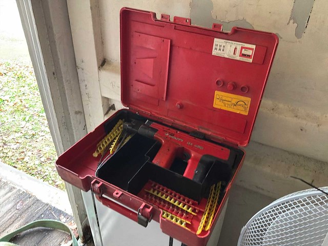 Hilti dx 450 spijkerpistool - afbeelding 1 van  4