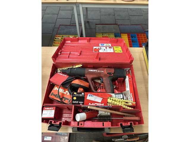 Hilti gereedschap met toebehoren in koffer - afbeelding 1 van  7