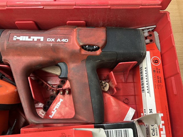 Hilti gereedschap met toebehoren in koffer - afbeelding 4 van  7