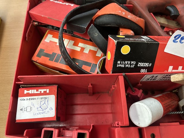 Hilti gereedschap met toebehoren in koffer - afbeelding 6 van  7
