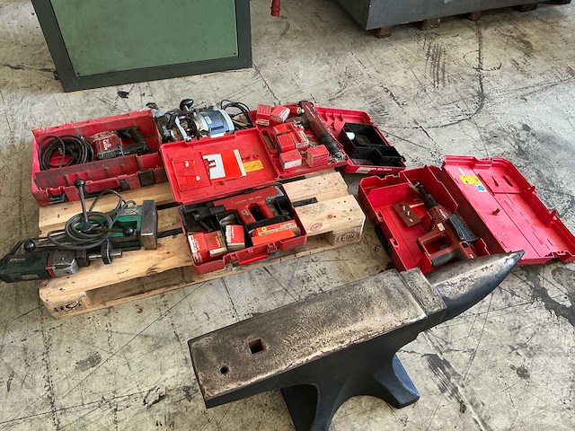 Hilti, metabo en elu overig handgereedschap en aambeeld (6x) - afbeelding 1 van  11