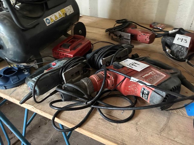 Hilti/bosch gereedschapsset - afbeelding 1 van  3
