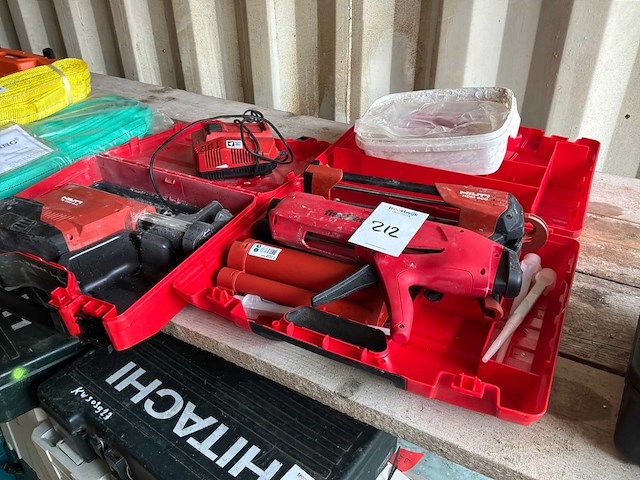 Hilton / fisher boorstofzuiger / kitspuiten (4x) - afbeelding 1 van  7