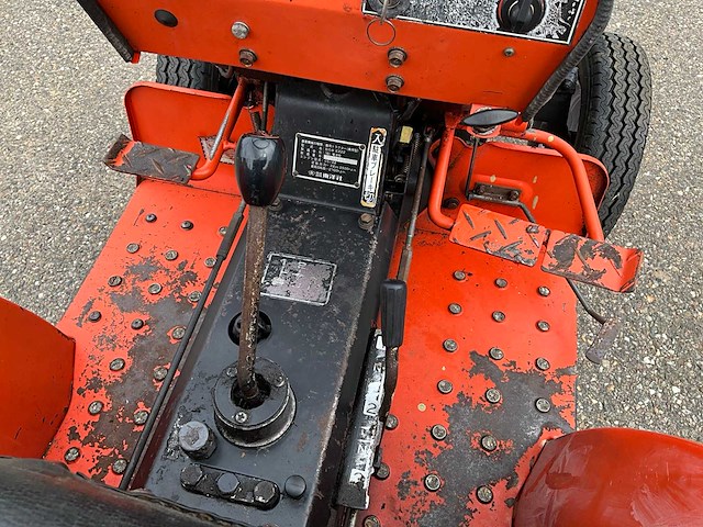 Hinomoto e222 minitractor - afbeelding 3 van  12
