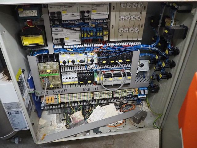 Hinst - afbeelding 7 van  8