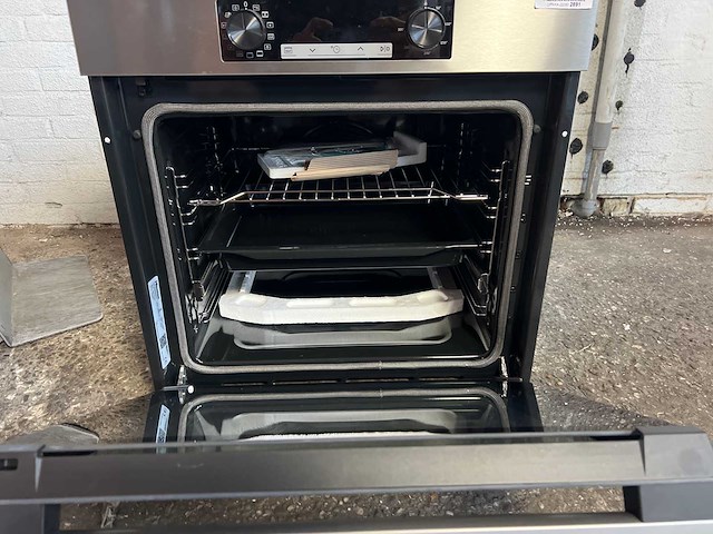 Hisense bi64213e4px multifunctionele oven inbouw - afbeelding 1 van  5