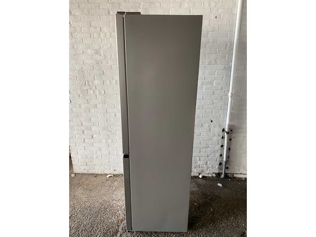 Hisense rb3n300neca koel-vriescombinatie vrijstaand 187 cm rvs-look – 304 l, nofrost - afbeelding 3 van  6