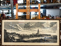 Historische prentwerk is een 18e-eeuwse kopergravure getiteld "de stad arnhem, te zien van de hoogtens naar den eltenerberg"