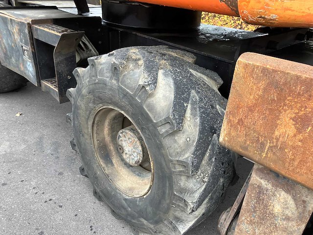 Hitachi - 2008 - zx130w - banden graafmachine - afbeelding 17 van  26