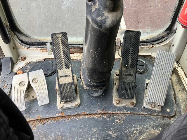 Hitachi - 2008 - zx130w - banden graafmachine - afbeelding 23 van  26