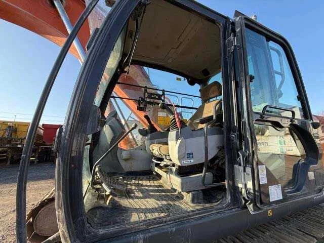 Hitachi - 2021 - hitachi zx210lc-6 - rupsgraafmachine - afbeelding 19 van  31