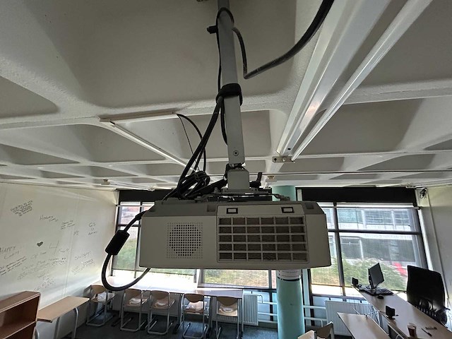 Hitachi - cpew250n - beamer incl. scherm (2x) - afbeelding 1 van  4