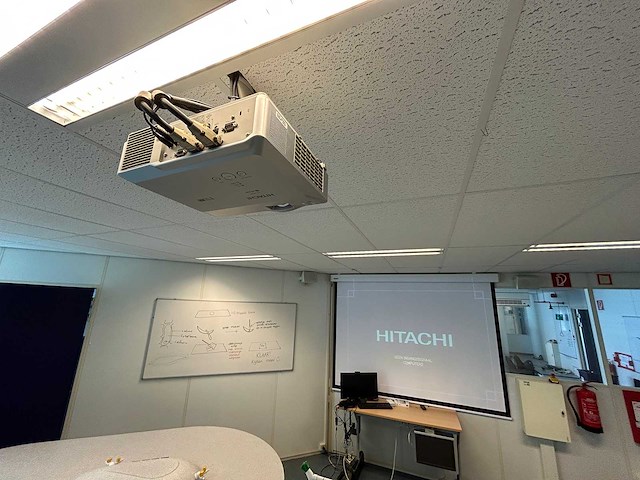 Hitachi - cpex301 - beamer incl. scherm - afbeelding 1 van  6