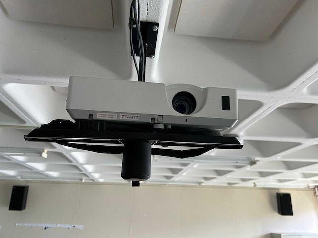 Hitachi - cpex302n - beamer incl. scherm - afbeelding 6 van  7