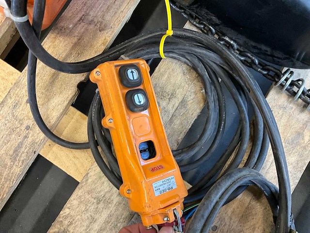 Hitachi 1/2s2 elektrische kettingtakel - afbeelding 3 van  3
