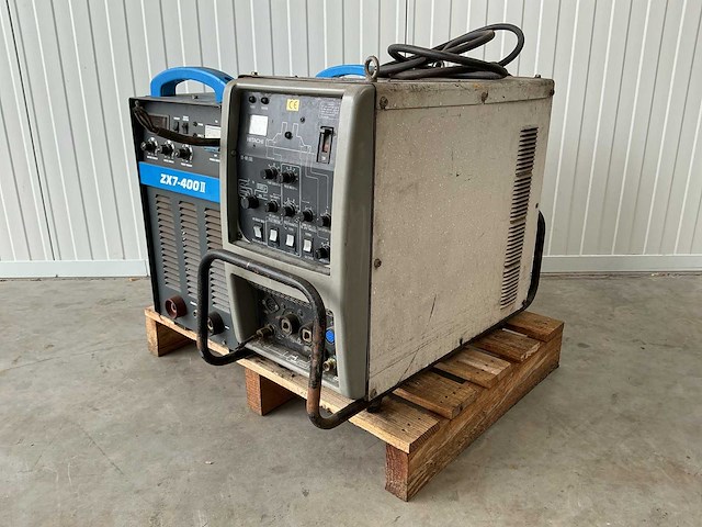 Hitachi 300a lasapparaat - afbeelding 1 van  8