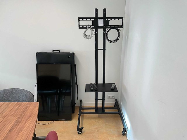 Hitachi 43hb6t62 televisie met standaard - afbeelding 1 van  9