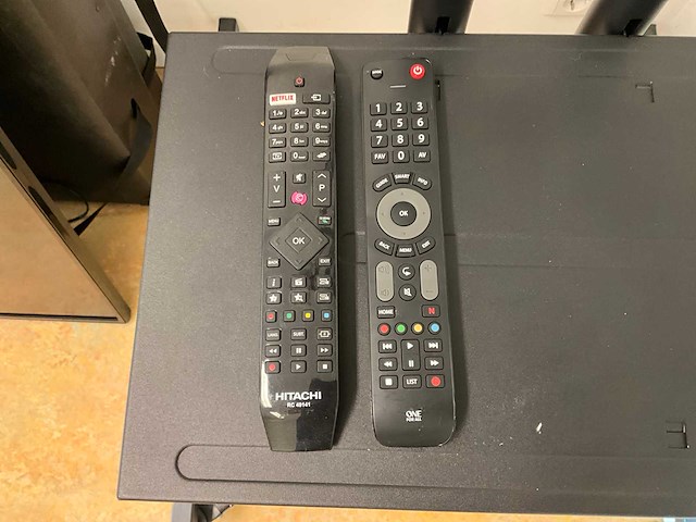 Hitachi 43hb6t62 televisie met standaard - afbeelding 5 van  9