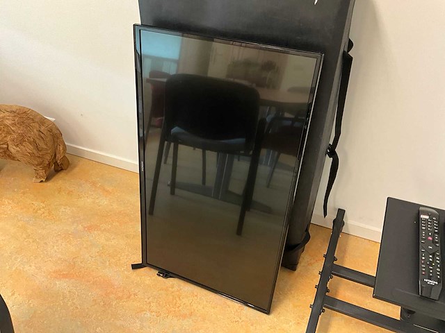 Hitachi 43hb6t62 televisie met standaard - afbeelding 6 van  9